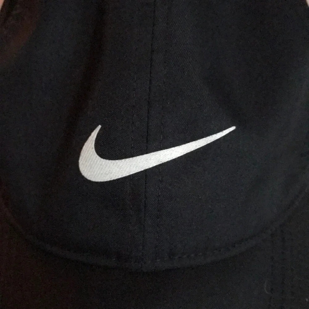 Nike Mens Black Performance Featherlight Dri-FIT Swoosh Cap Adjustable Hat